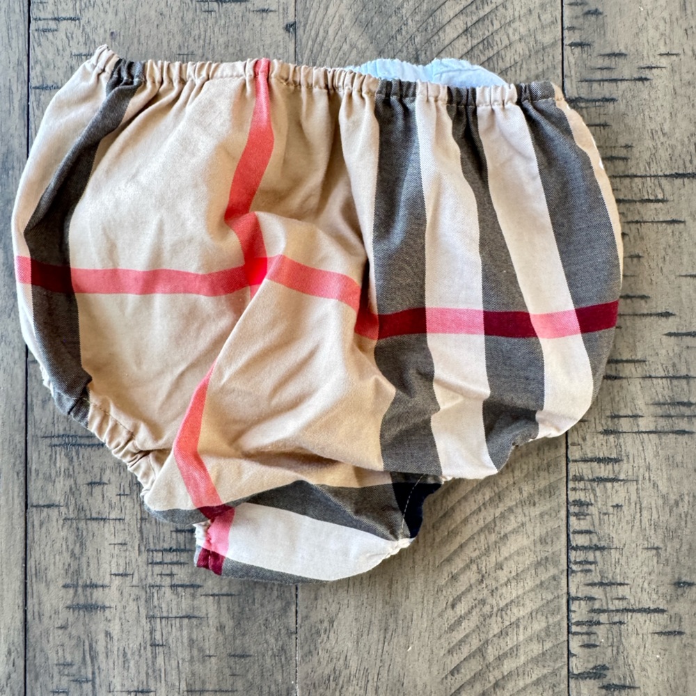 Burberry White and Tan Diaper Cover - Picture 6 of 9